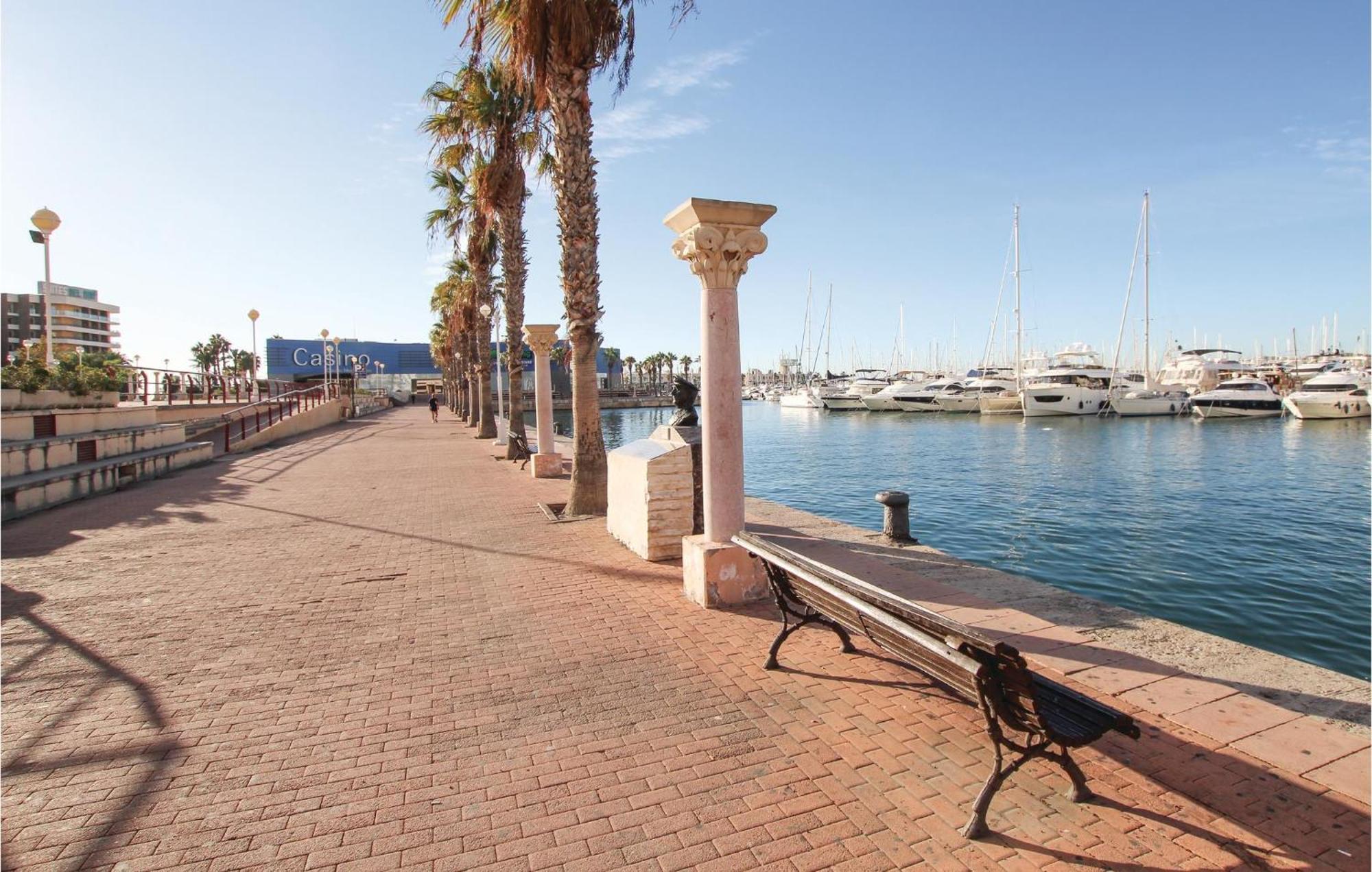 3 Bedroom Gorgeous Apartment In Alicante Exterior photo